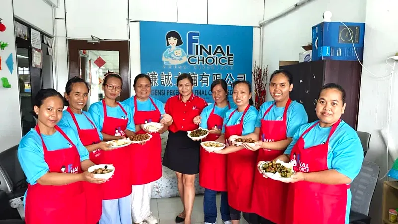 Final Choice domestic helper trainees at a cooking class in the Kuala Lumpur office